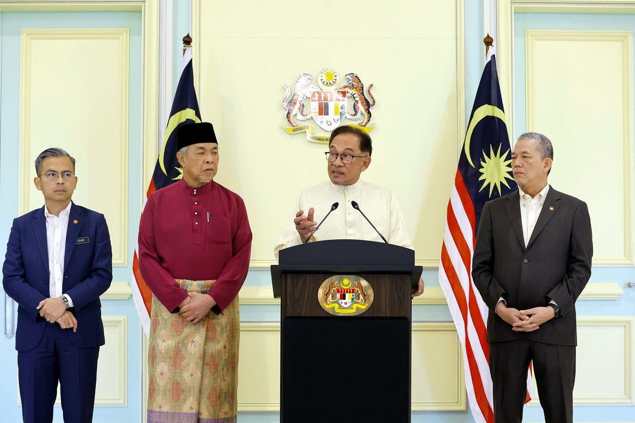 额外拨款1.5亿救济柔佛水灾   安华命各部门总动员赈灾