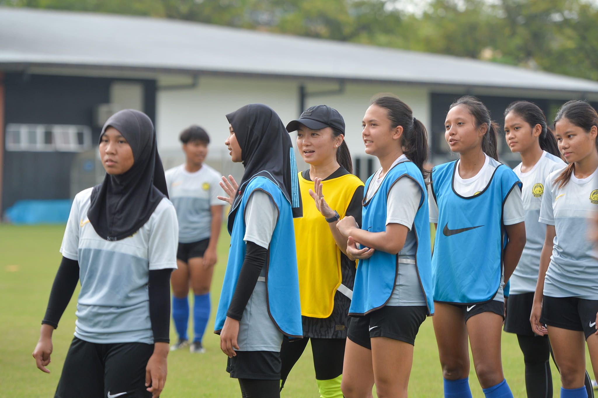 教长：可穿运动衣 出席制服团体课外活动