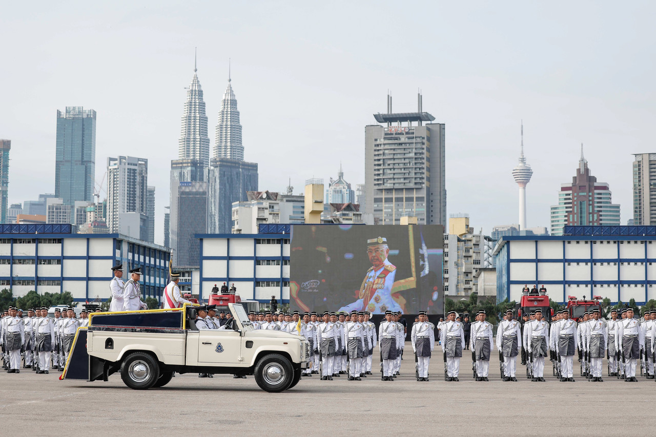 Historic presence of King, Queen at 216th Police Day celebrations