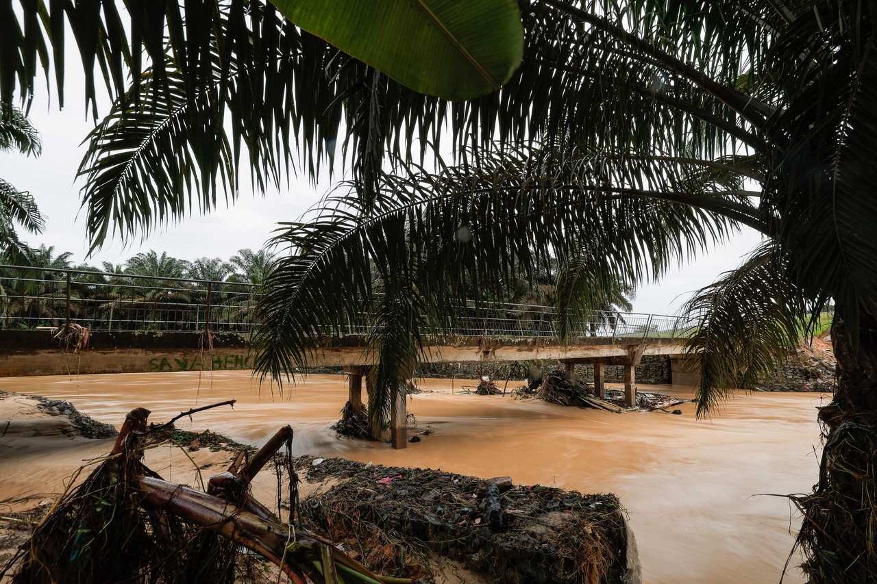 Lebih RM50 juta diperuntuk baiki jalan rosak, runtuh akibat bah