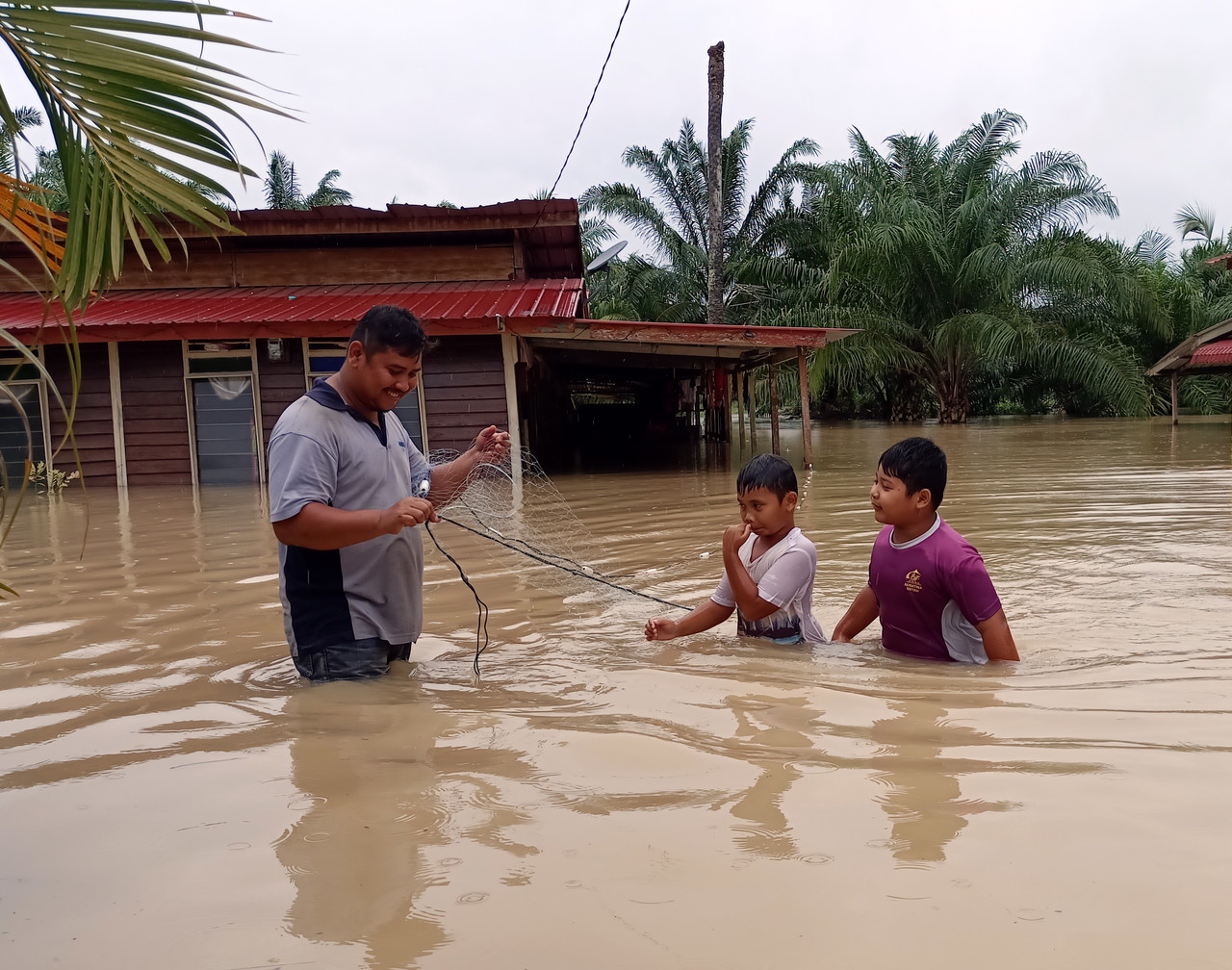 Over 36,00 evacuees still housed in relief centres in five states