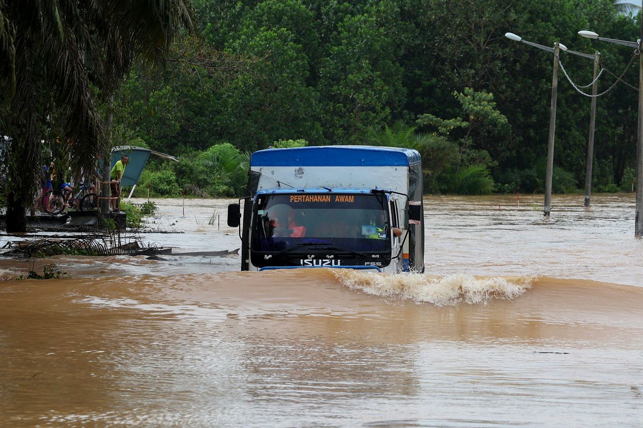 Banjir di Johor bertambah buruk, jumlah mangsa meningkat 42,704