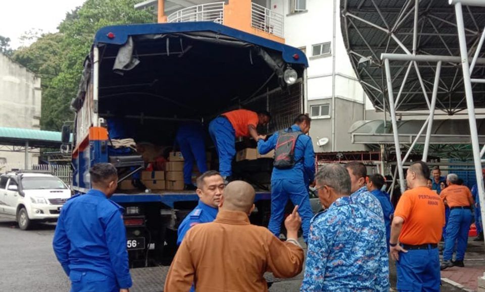 雪州民防部队动员14人 南下柔佛支援救灾工作