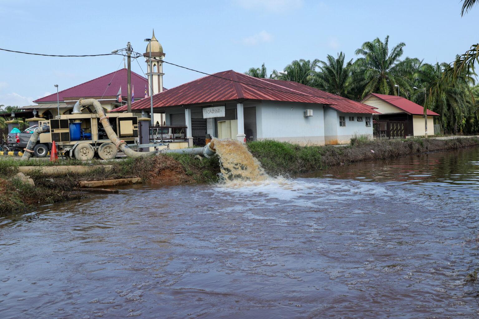 Bah: Seramai 419 mangsa di Batu Pahat masih berlindung di pusat pemindahan
