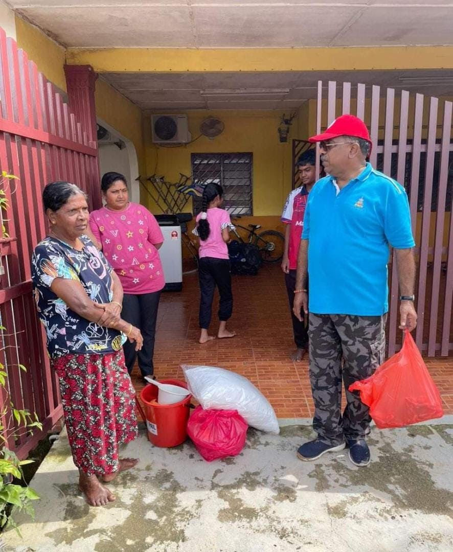 வெள்ளத்தில் பாதிக்கப்பட்ட ஜொகூர், ச்சா மக்களுக்குச் செந்தோசா தொகுதி உதவி