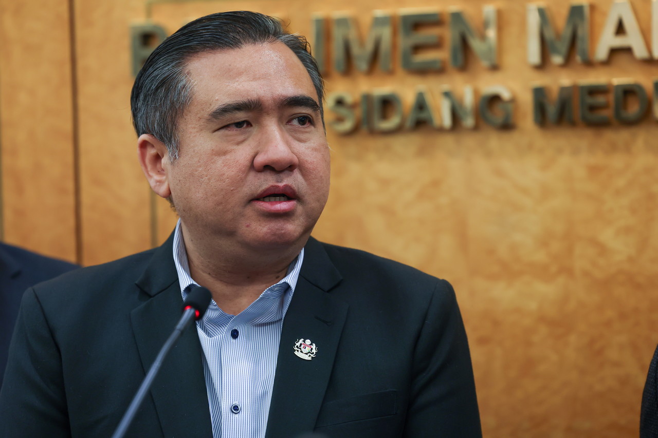 Minister warns 'tontos' against threatening JPJ officers