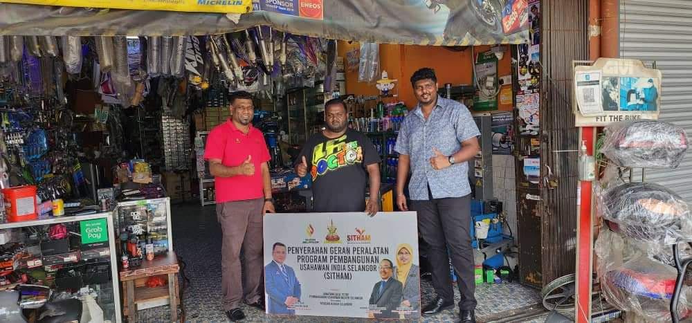 தனபாலனுக்கு மோட்டார் சைக்கிள் பழுதுபார்ப்பு உபகரணங்கள்- சித்தம் வழங்கியது