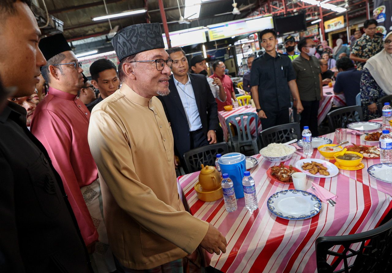 首相宣布拨5000万紧急赈济柔水灾