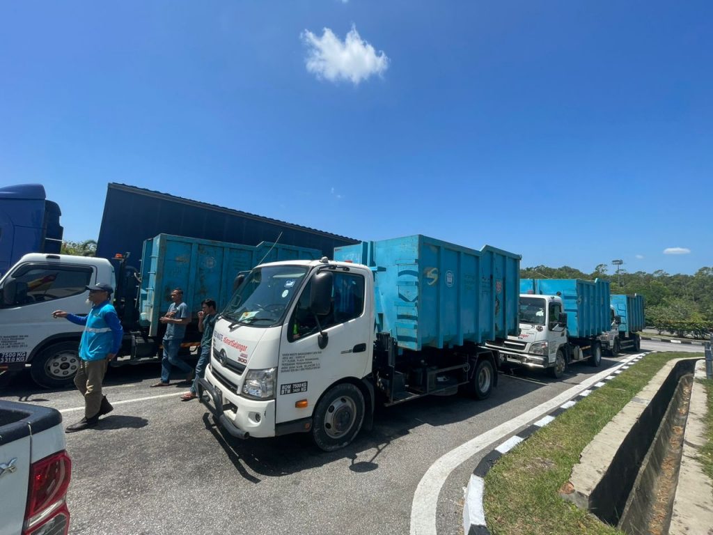 KDEBWM considers switching waste cleaning schedule for commercial hubs