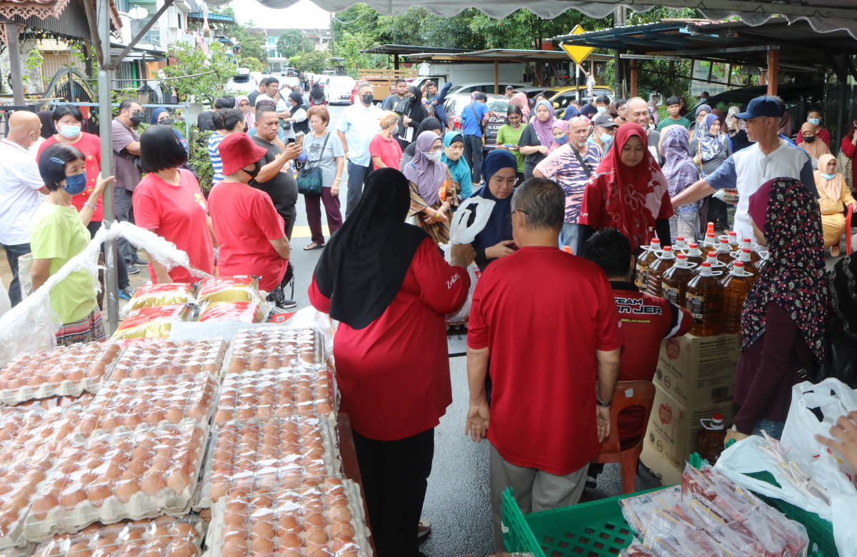 Warga emas lega tidak perlu beratur, puji inisiatif nombor giliran di jualan murah