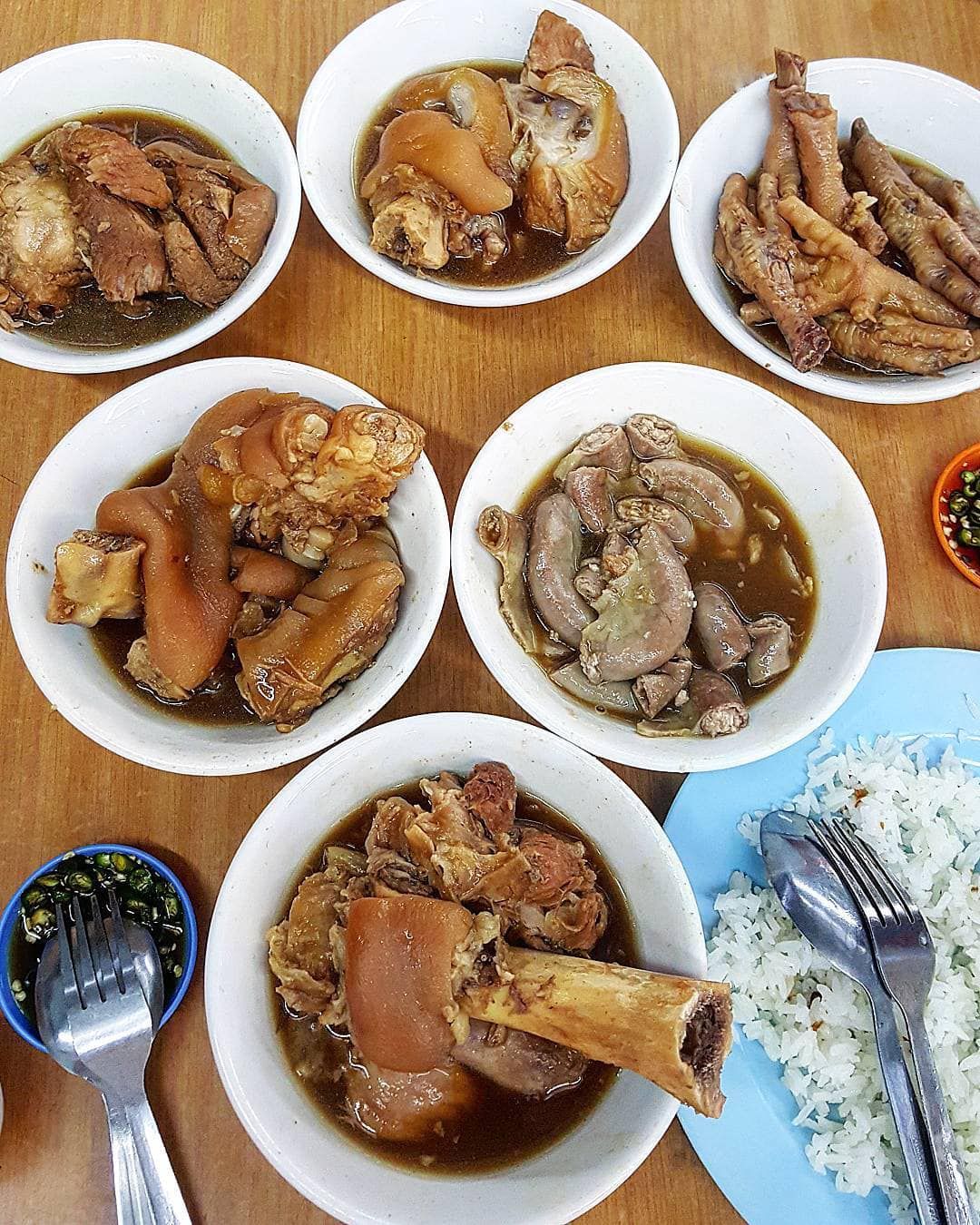 雪州新村ing博览会:班村早餐少不了肉骨茶！