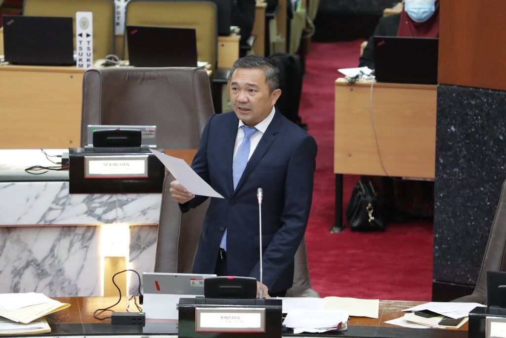 சட்டவிரோதக் குப்பை மேலாண்மைச் சட்டத்தில் கையெழுத்திடுவது குறித்து மாநில அரசு பரிசீலனை.