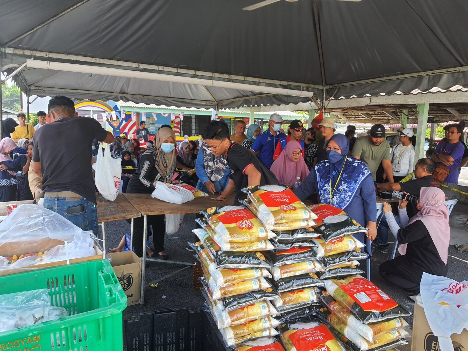 மலிவு விற்பனை திட்டத்தில் கோழி இறைச்சி, இறைச்சி மற்றும் முட்டைகளின் எண்ணிக்கையை அதிகரிக்க வேண்டுக்கோள்