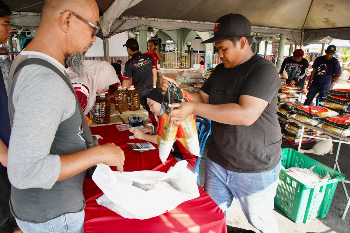 Jualan murah negeri, enam jenis barang keperluan habis tempoh tiga jam