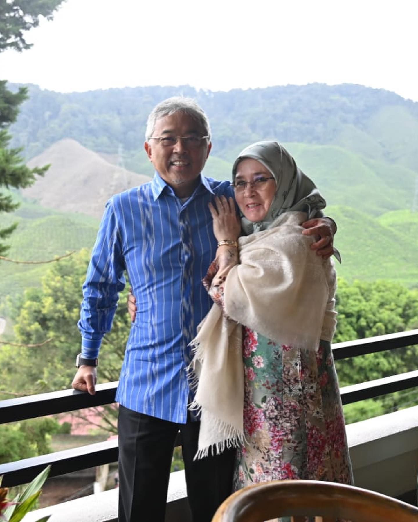 突然宣布翌日开斋节 东姑阿兹莎埋头备宴客餐点