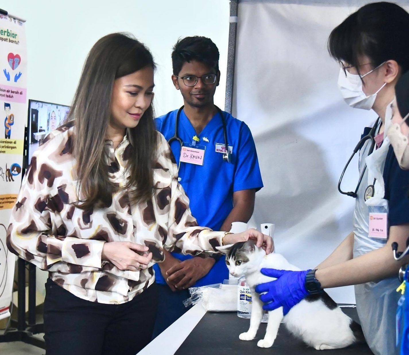 Tengku Permaisuri urged people to love pets, reduce stray cats