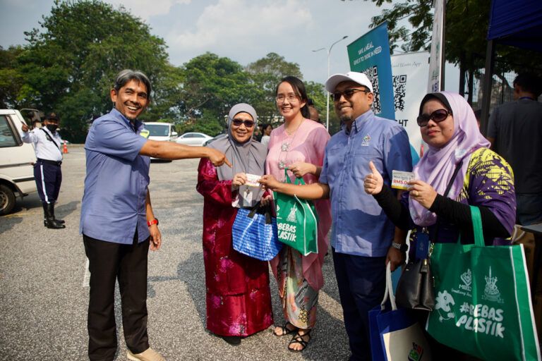 黄美诗与USJ4戒斋业市集合作 把多余食物转赠有需要者