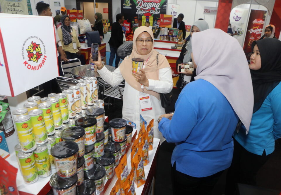 Exco advocates entrepreneurs to dip toes in franchising, in learning how to market products