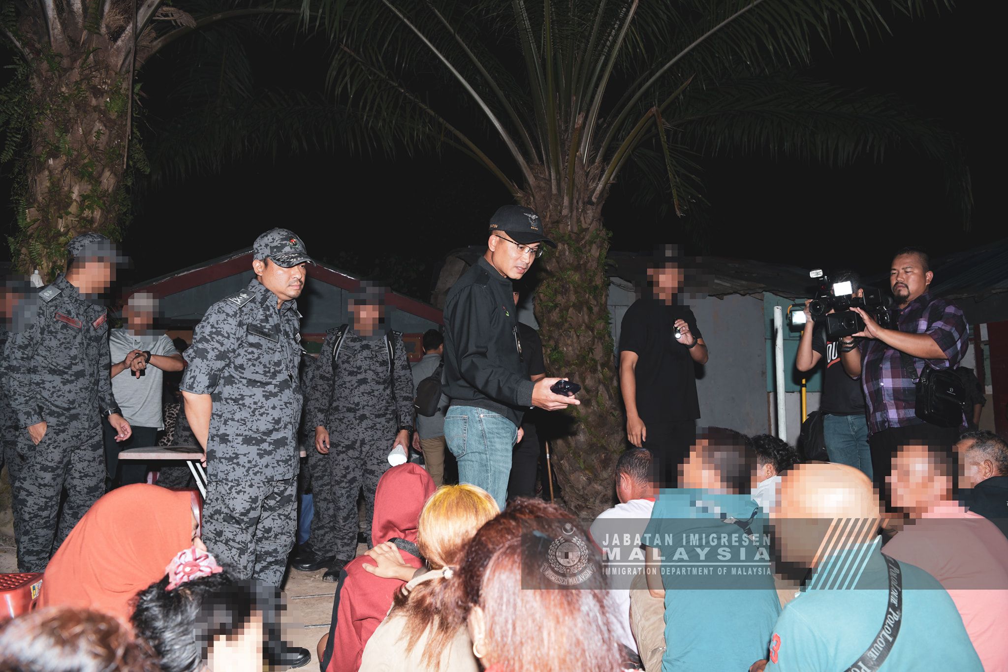 巴生工业区油棕园藏外劳村 移民局捕61人包括孩童婴儿