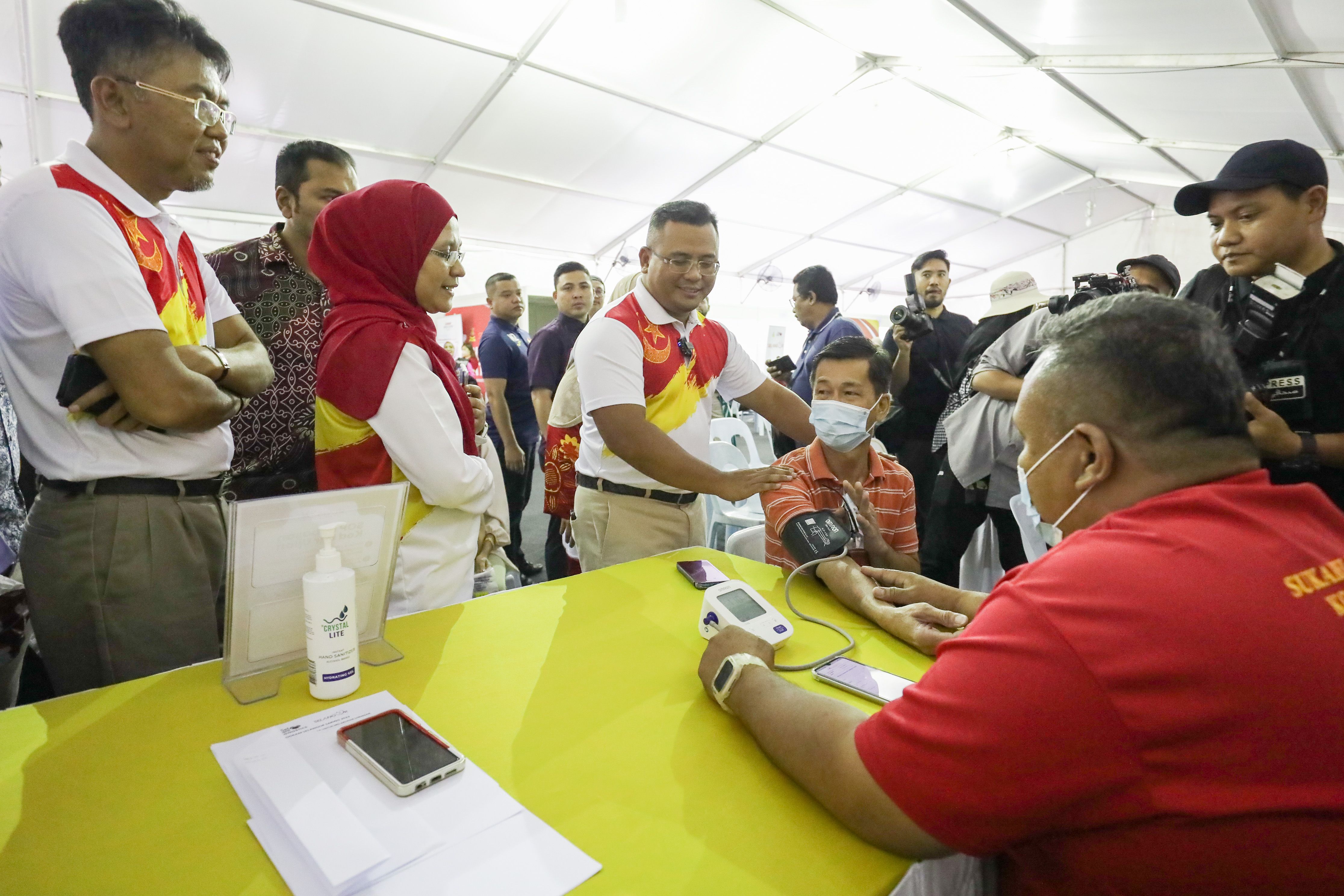 配合关爱巡展开跑    逾1500人获免费体检