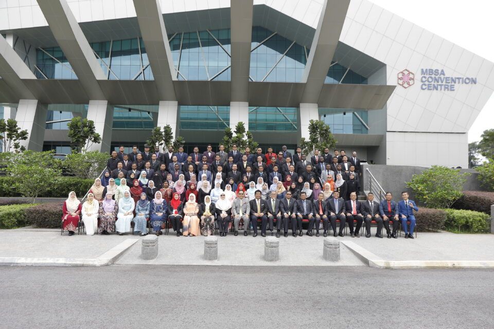 莎阿南市厅颁杰出服务奖 表扬122优秀职员