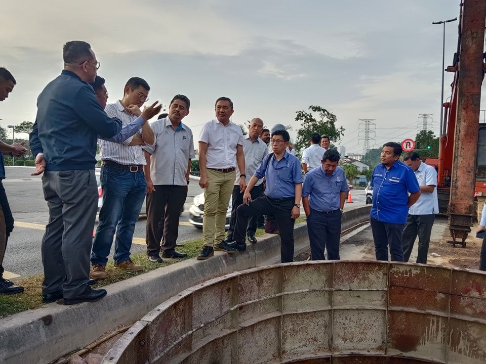 黄思汉不满冷岳2承包商为民带来大影响 昨午特率沈志强到现场亲睹状况！