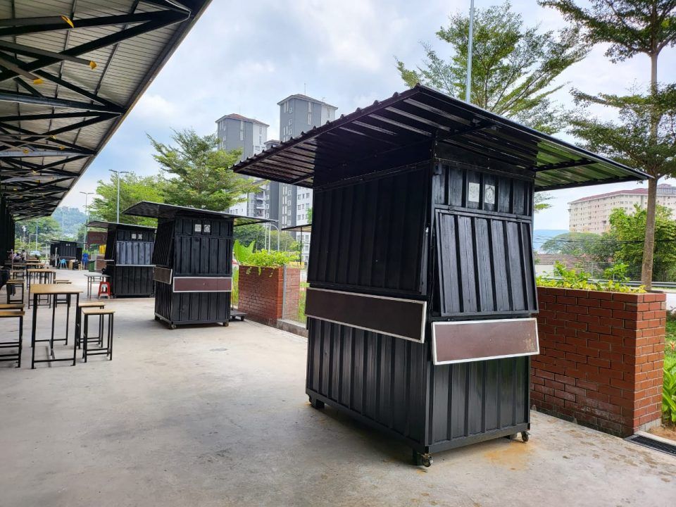 安邦再也美食园小店铺 已加盖屋顶遮阳防雨