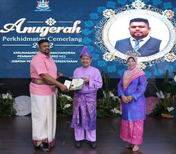 கிள்ளான் நகராண்மைக் கழகத்தின் சிறந்த சேவைக்கான விருதை 17 இந்தியர்கள் உள்பட 127 பேர் பெற்றனர்