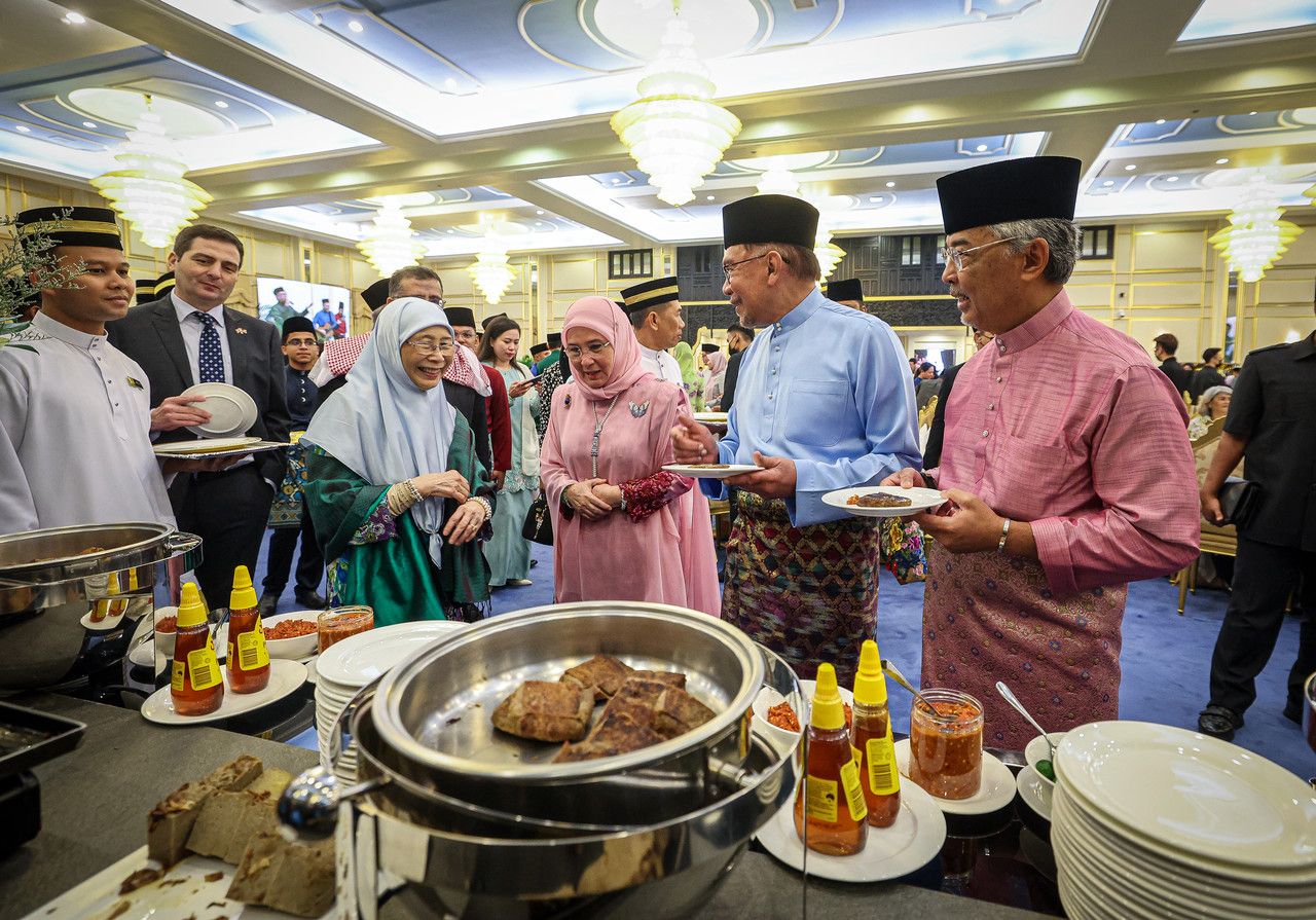 King, Queen grace Aidilfitri reception at Istana Negara