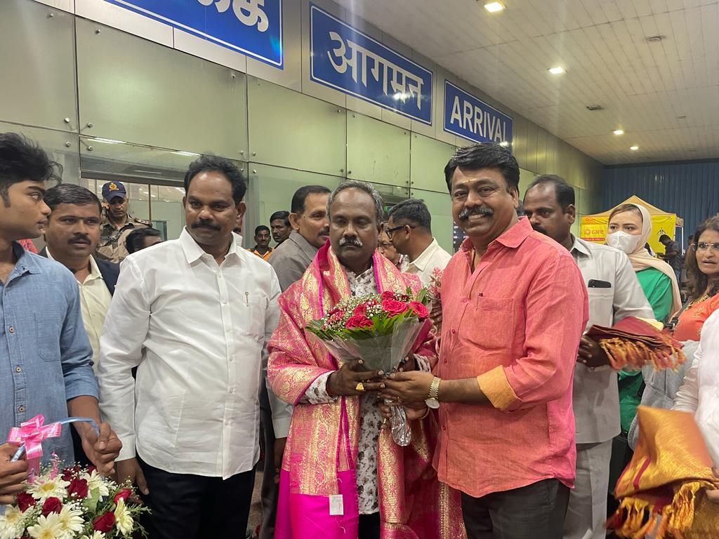 அமைச்சர் சிவக்குமார் இந்தியாவுக்கு அதிகாரப்பூர்வ பயணம்- சென்னையில் உற்சாக வரவேற்பு