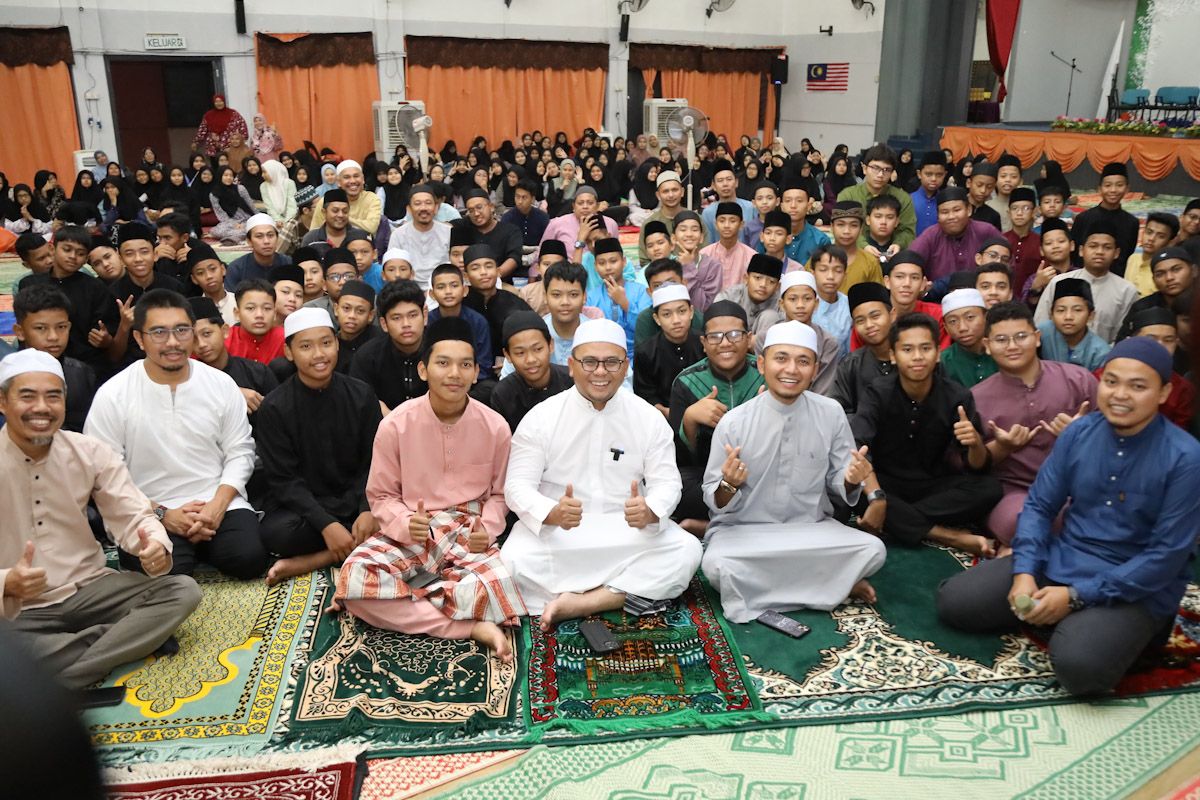 MB sahur, Subuh berjemaah bersama 300 pelajar Yayasan Selangor