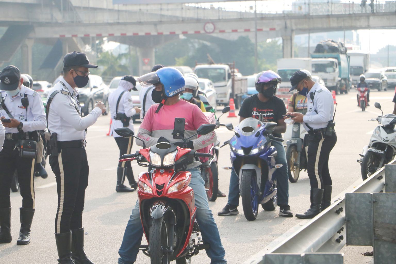 சாலைக் குற்றங்களுக்கு வெ.50 அபராதம்- ஏப்.21 முதல் ஒரு மாதத்திற்குச் சிறப்புச் சலுகை