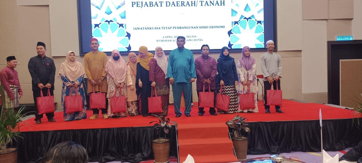 Underprivileged state residents receive basic food aid