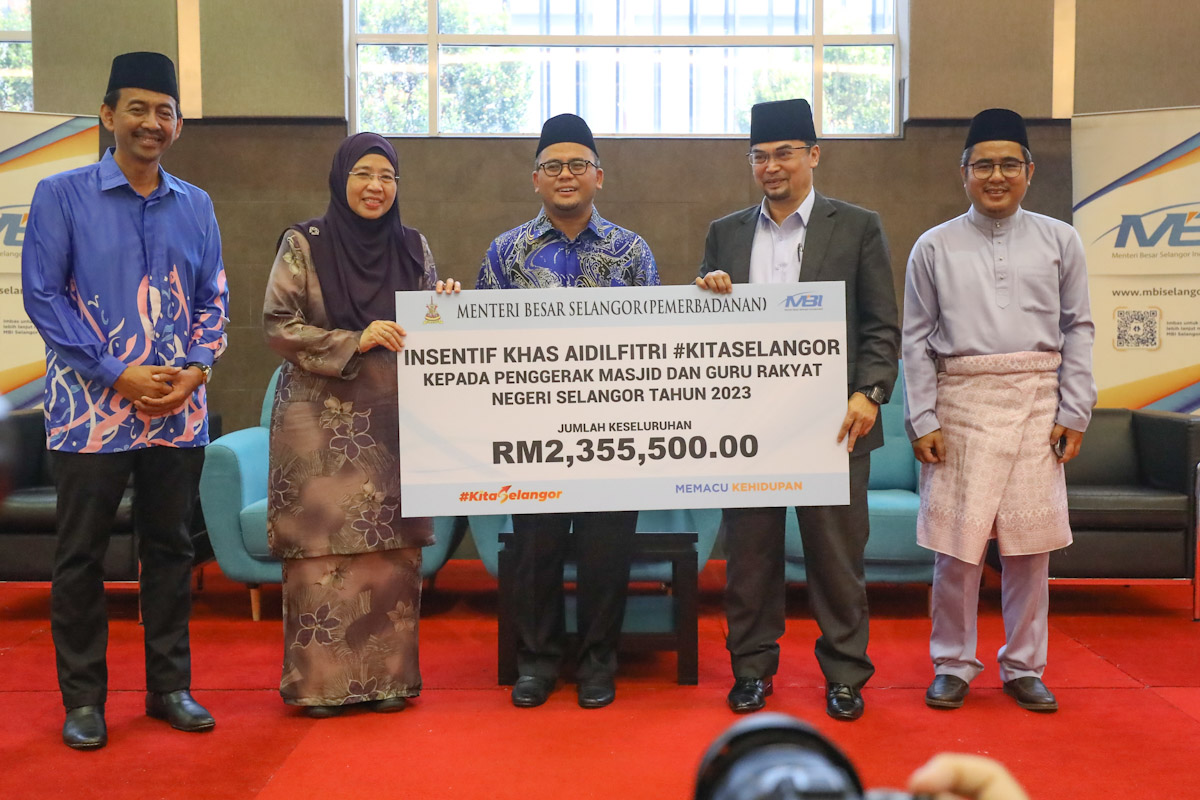 Over 3,000 mosque personnel receive Aidilfitri aid from state govt