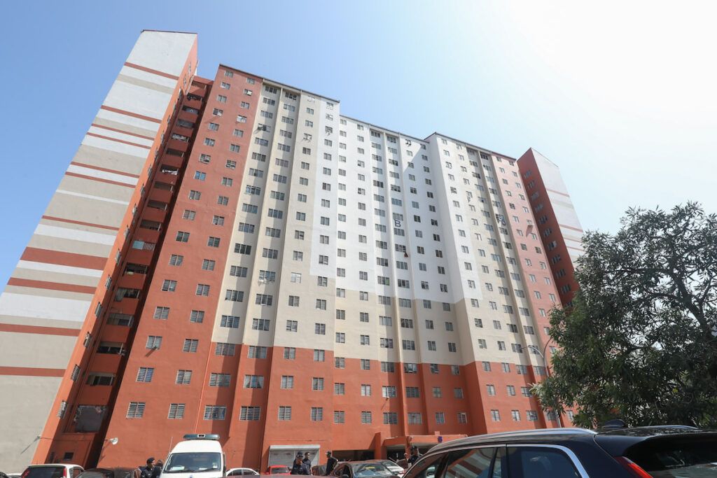 கம்போங் பாரு ஹைக்கோம் பி.பி.ஆர். குடியிருப்பில் தானியங்கி வாயிற் கதவு உள்ளிட்ட வசதிகள்- மந்திரி புசார் தகவல்