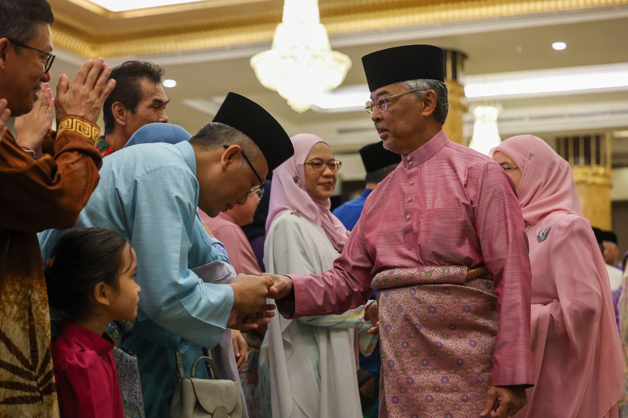 Malaysians mark Aidilfitri as economy recovers