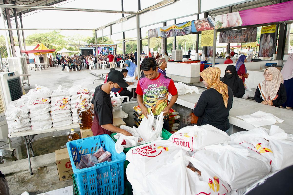 Kemuncak jualan mega Aidilfitri pada 20 April di Petaling Jaya