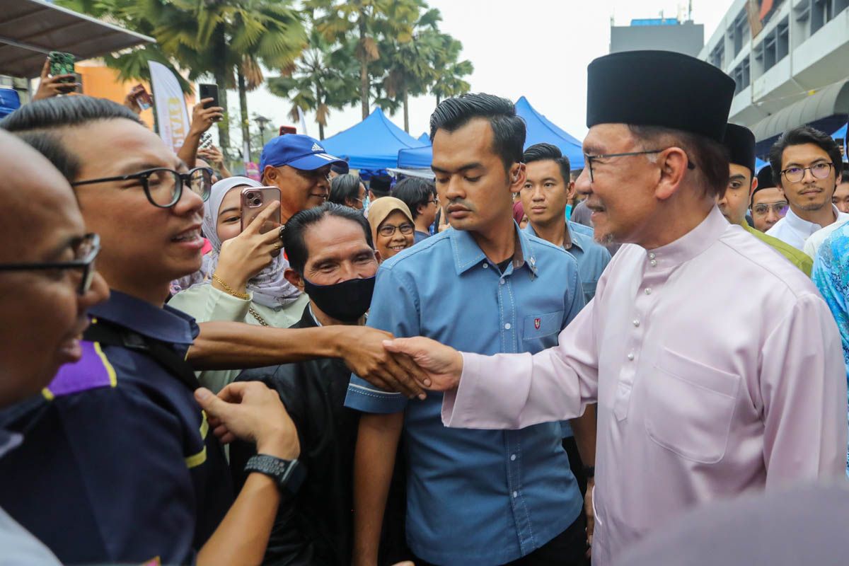 Sukarelawan askar wataniah, tentera maritim terima bantuan khas Aidilfitri