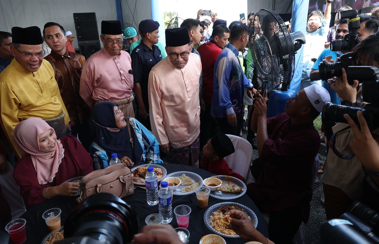 未允采用个人肖像广告板 安华下令全国禁安装