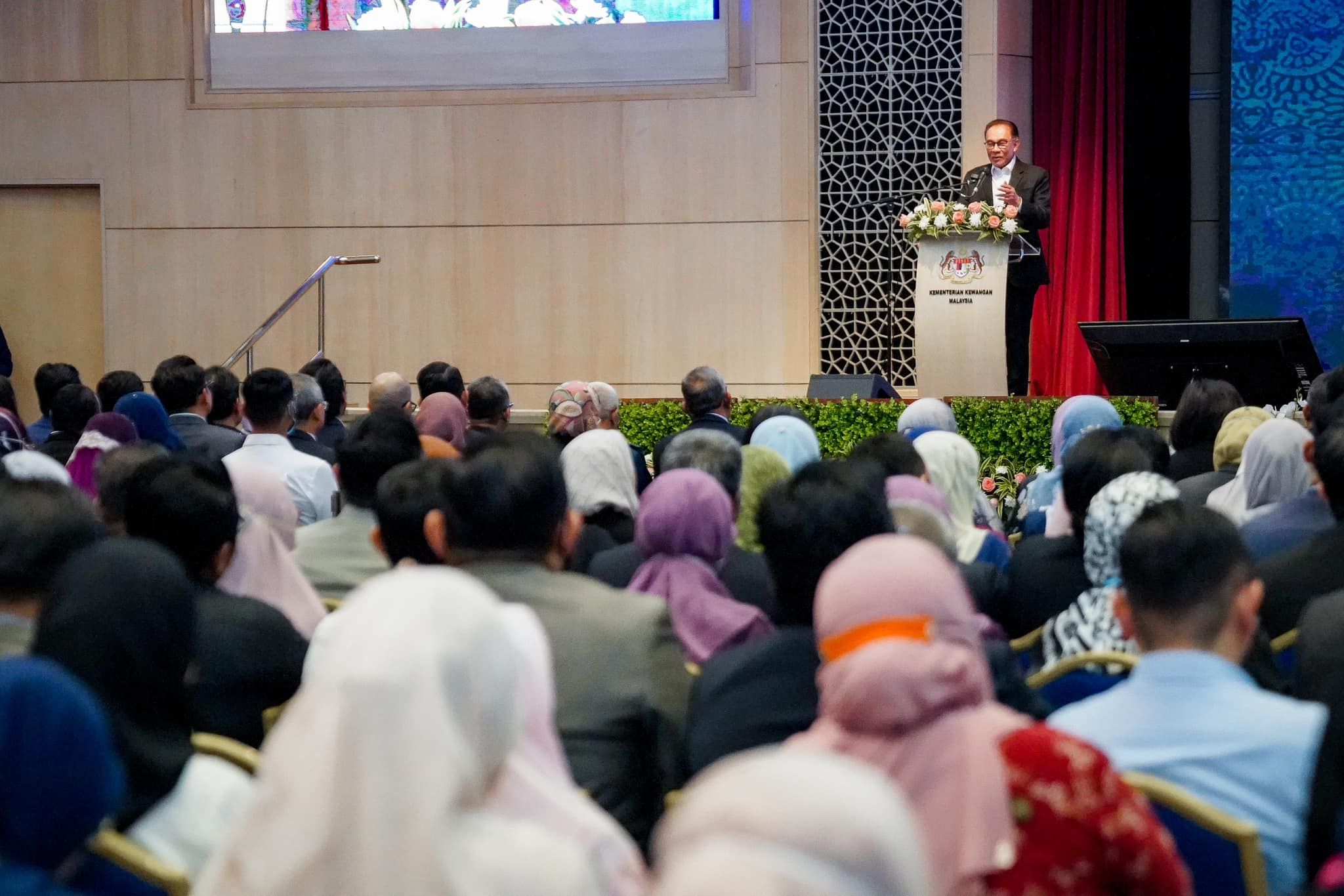 借鉴佛教国柬埔寨善待穆斯林 安华疾呼大马巫裔勿安逸傲慢