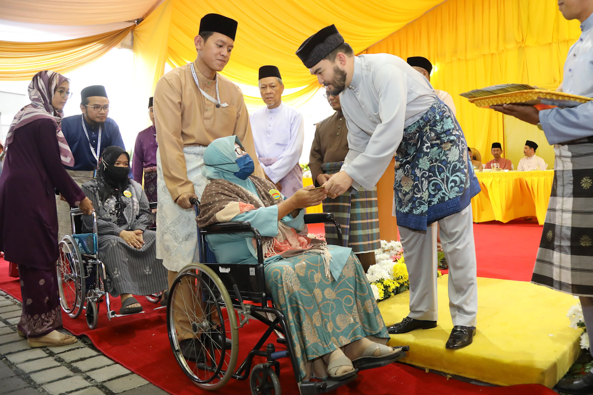 Raja Muda serah sumbangan raya kepada 454 asnaf Kuala Langat