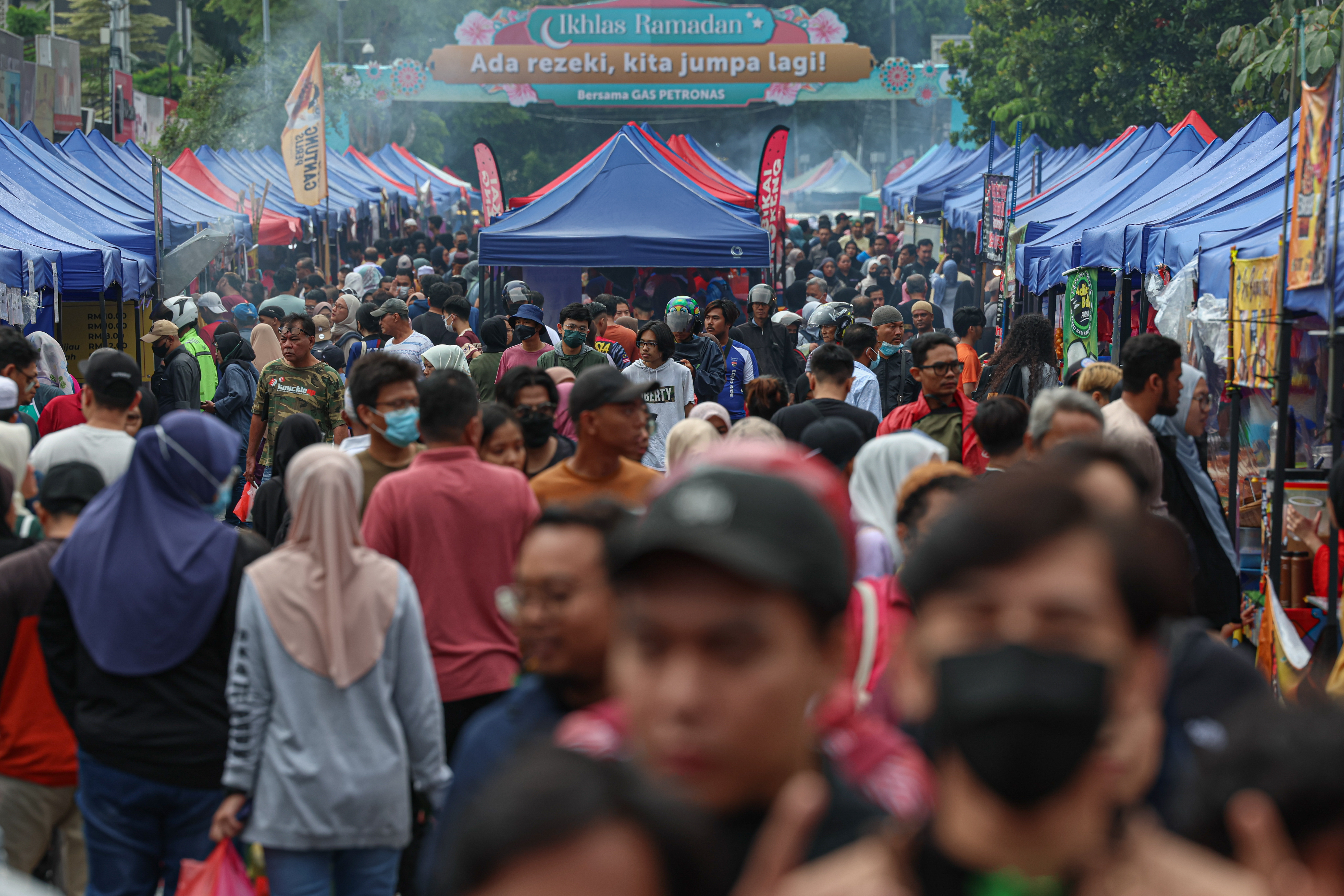 Immigration Dept to crack down on unauthorised licence transfers at Ramadan bazaars