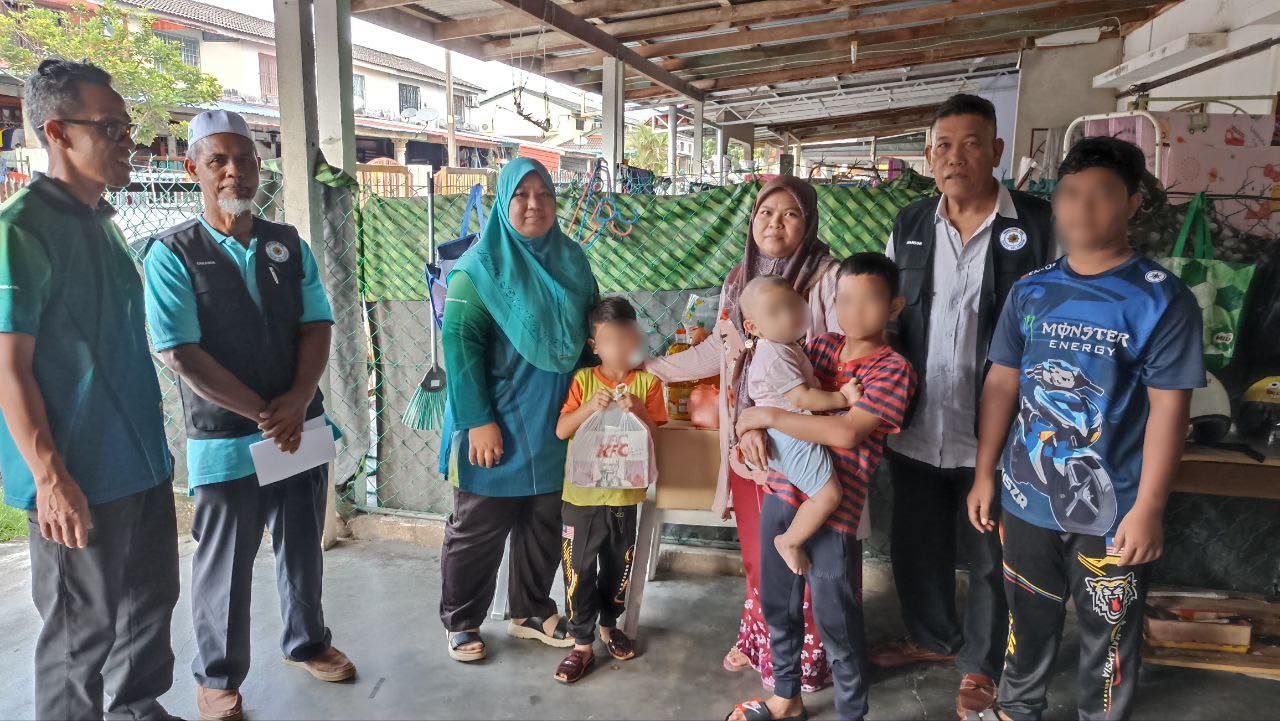 LZS hulur bakul makanan bantu keluarga asnaf, edar 400 bubur lambuk di Hulu Selangor