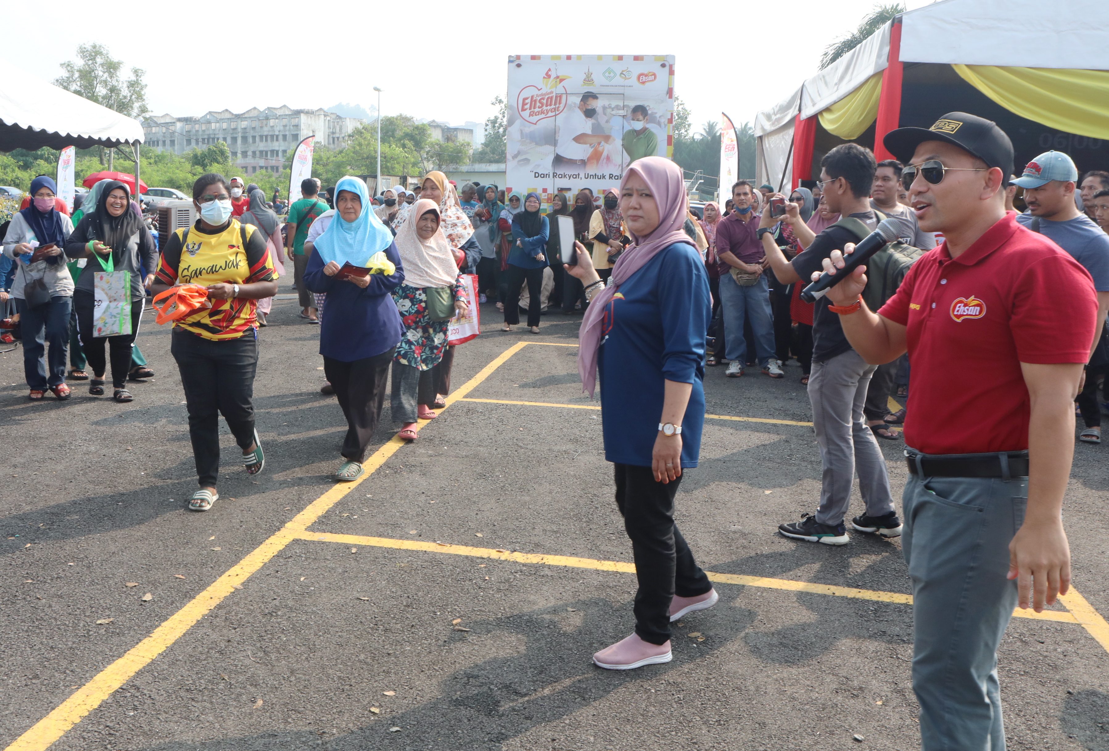 5,000 ekor ayam, 900 papan telur terjual dalam tempoh tiga jam