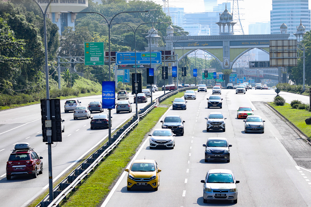 Polis guna dron kesan pesalah penunggang motosikal di Lebuhraya Persekutuan