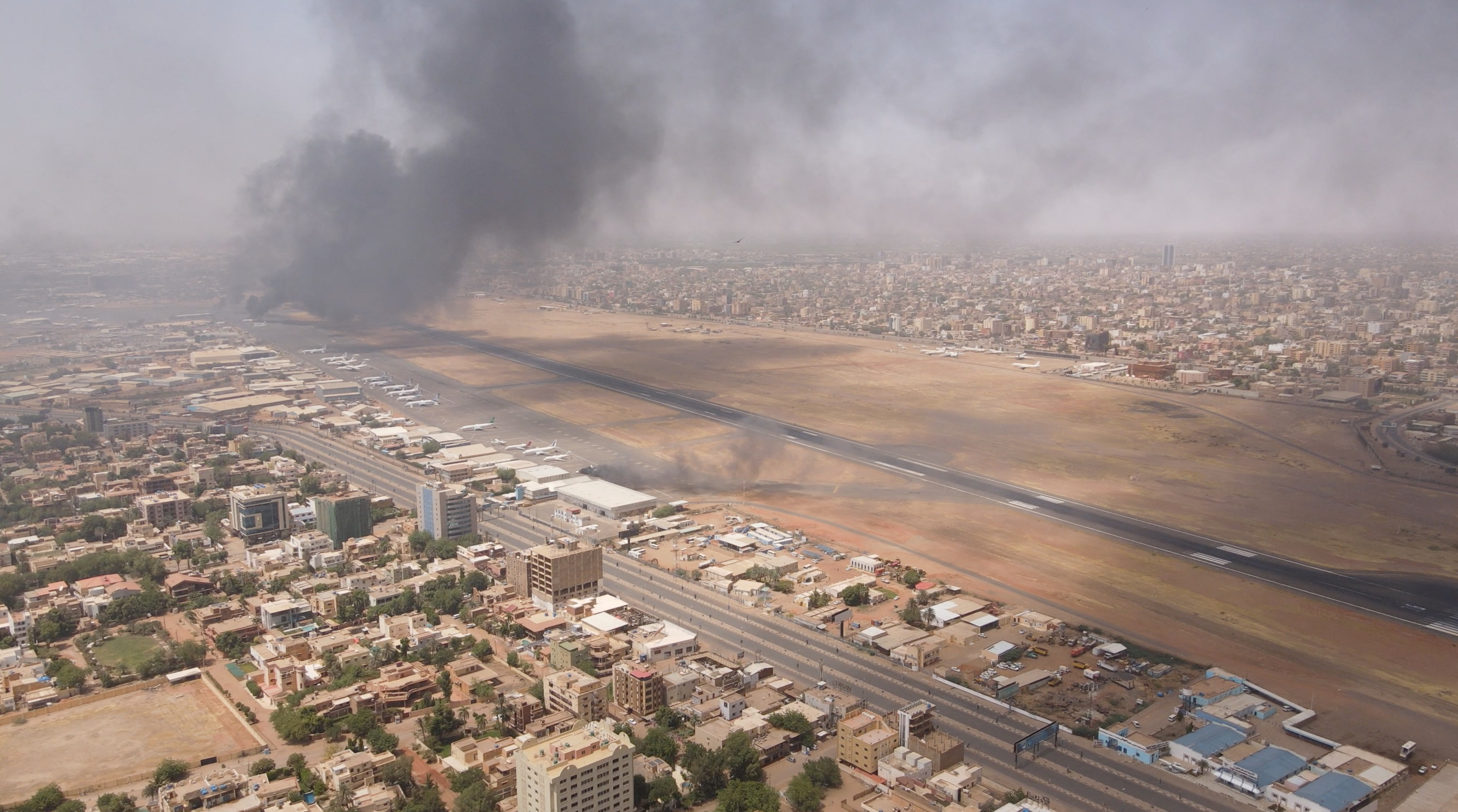 Death toll nears 100 as fighting rages in Sudan