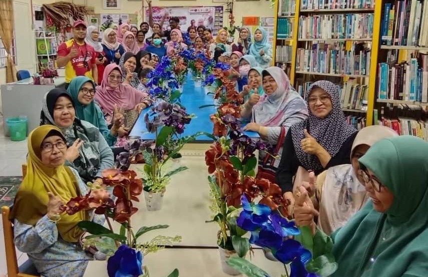 45 suri rumah, ibu tunggal DUN Permatang sertai program gubah orkid