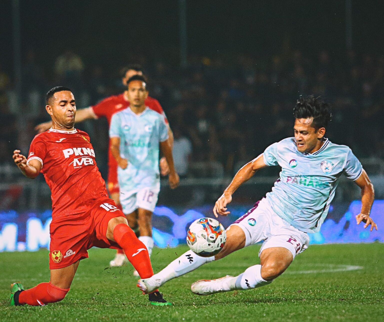 சிலாங்கூர் எஃப்சி 4-0 என்ற கோல் கணக்கில் ஸ்ரீ பகாங் எஃப்சியை வீழ்த்தியது