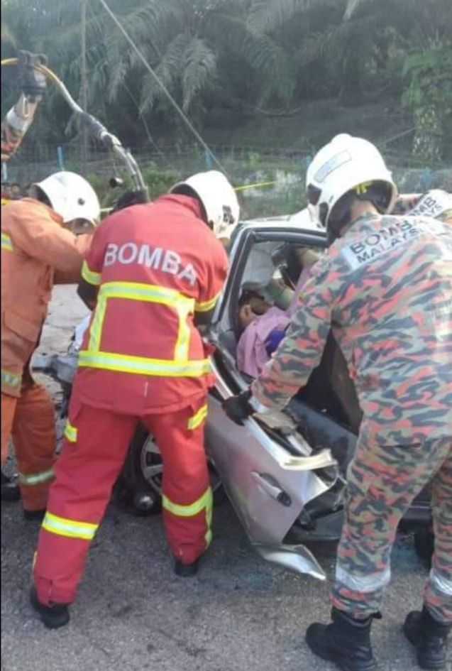 珍内昨发生两车相撞事故 造成6死7伤