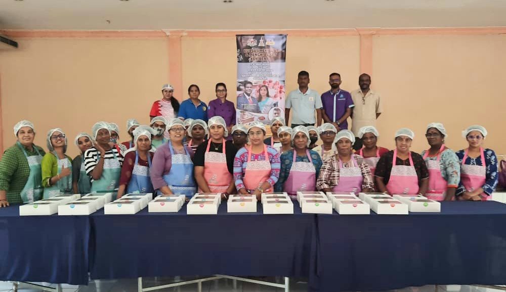 ஆலம் மேகா சமூகத் தலைவரின் ஏற்பாட்டில் கேக் தயாரிக்கும் பயிற்சி- 30 பேர் பங்கேற்பு